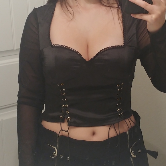 Sexy lace up top - Picture 2 of 4